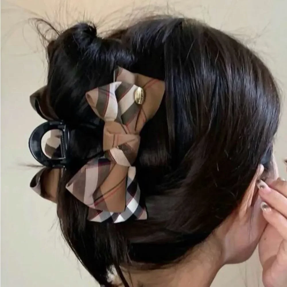 NEW 1pc Designer-Style Classic Novacheck Hair Clip